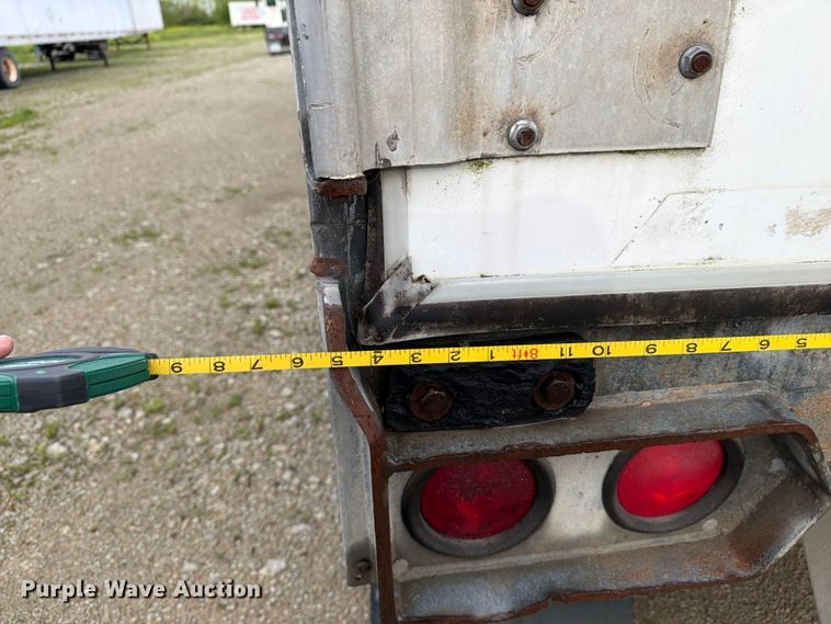 image for item EW2054 2005 Vanguard National Trailer Corp. dry van trailer