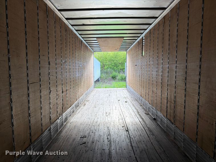 image for item EW2054 2005 Vanguard National Trailer Corp. dry van trailer