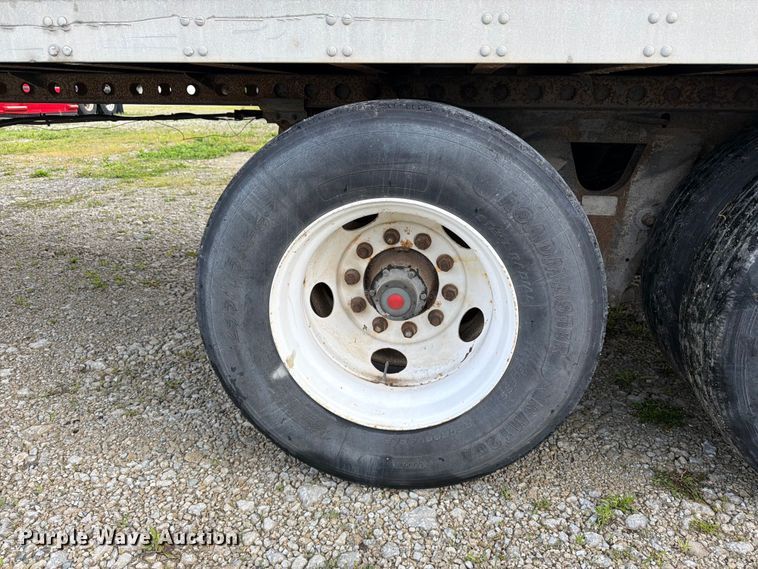 image for item EW2054 2005 Vanguard National Trailer Corp. dry van trailer