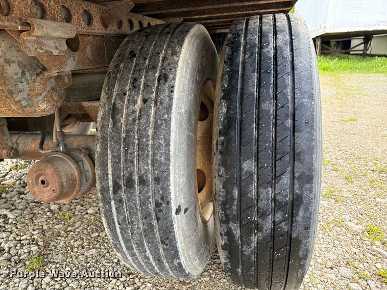image for item EW2054 2005 Vanguard National Trailer Corp. dry van trailer