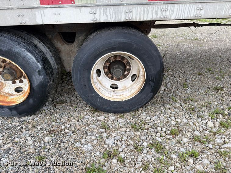 image for item EW2054 2005 Vanguard National Trailer Corp. dry van trailer