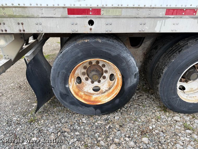 image for item EW2054 2005 Vanguard National Trailer Corp. dry van trailer