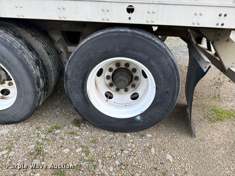 image for item EW2054 2005 Vanguard National Trailer Corp. dry van trailer