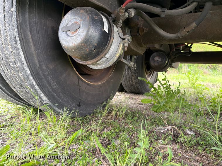 image for item EW2058 2004 Utility Trailer Mfg. Co. VS2DC dry van trailer