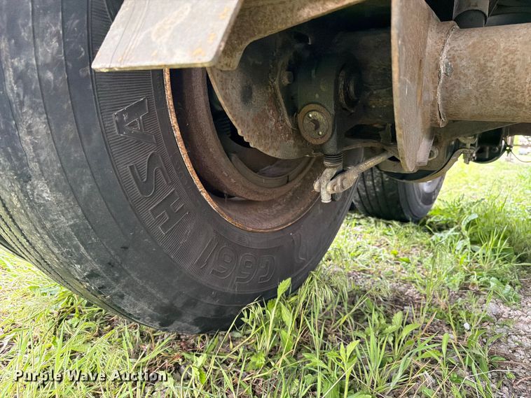 image for item EW2058 2004 Utility Trailer Mfg. Co. VS2DC dry van trailer