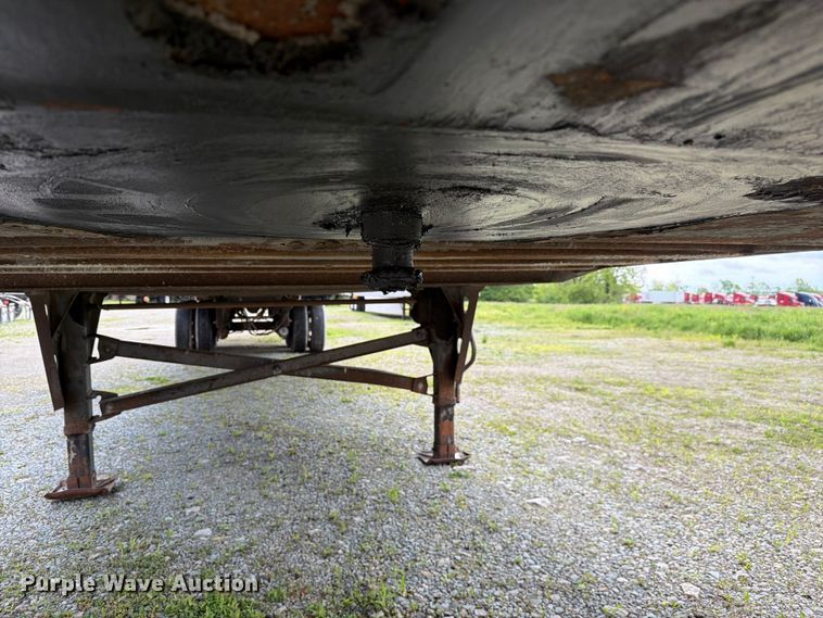 image for item EW2061 2004 Utility Trailer Mfg. Co. VS2DC dry van trailer