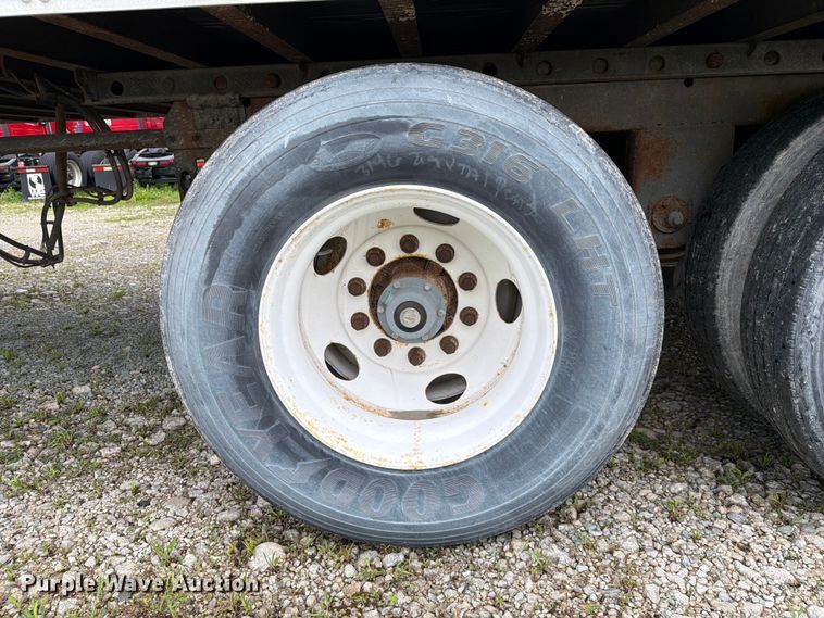 image for item EW2061 2004 Utility Trailer Mfg. Co. VS2DC dry van trailer