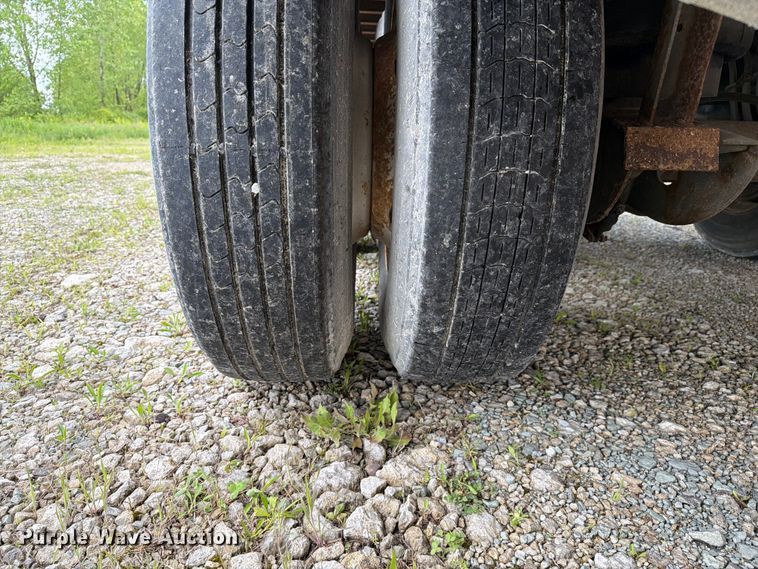 image for item EW2061 2004 Utility Trailer Mfg. Co. VS2DC dry van trailer
