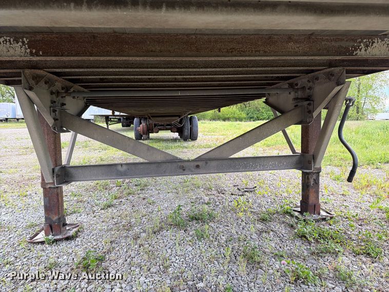 image for item EW2063 2005 Vanguard National Trailer Corp. VIP4000 dry van trailer