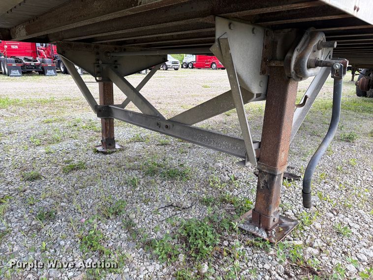 image for item EW2063 2005 Vanguard National Trailer Corp. VIP4000 dry van trailer