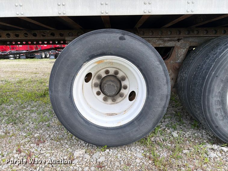 image for item EW2063 2005 Vanguard National Trailer Corp. VIP4000 dry van trailer