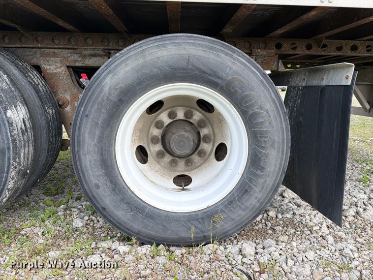 image for item EW2063 2005 Vanguard National Trailer Corp. VIP4000 dry van trailer