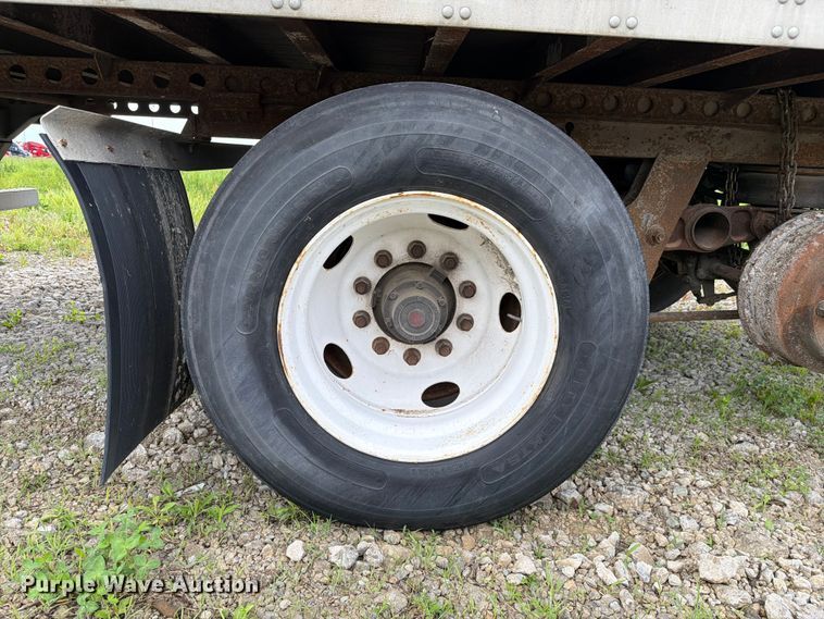 image for item EW2063 2005 Vanguard National Trailer Corp. VIP4000 dry van trailer