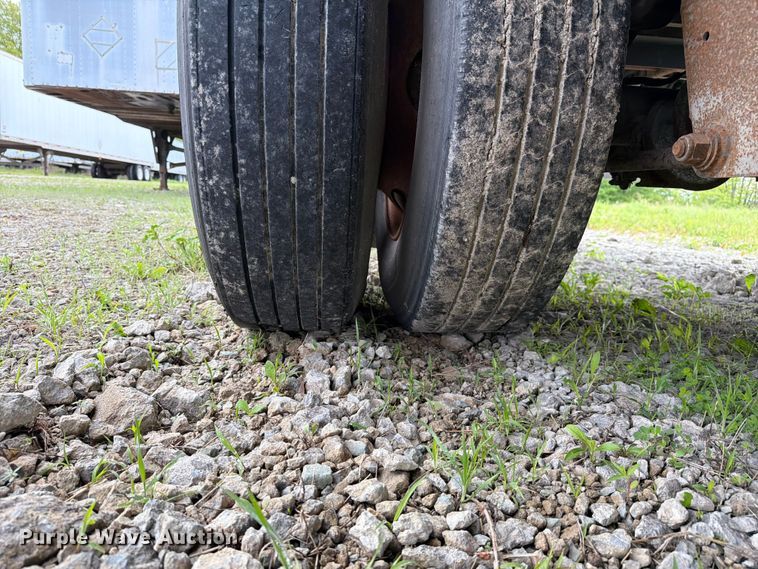 image for item EW2063 2005 Vanguard National Trailer Corp. VIP4000 dry van trailer