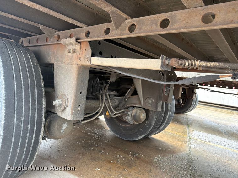image for item EW2065 2010 Vanguard National Trailer Corp. Maxcube dry van trailer