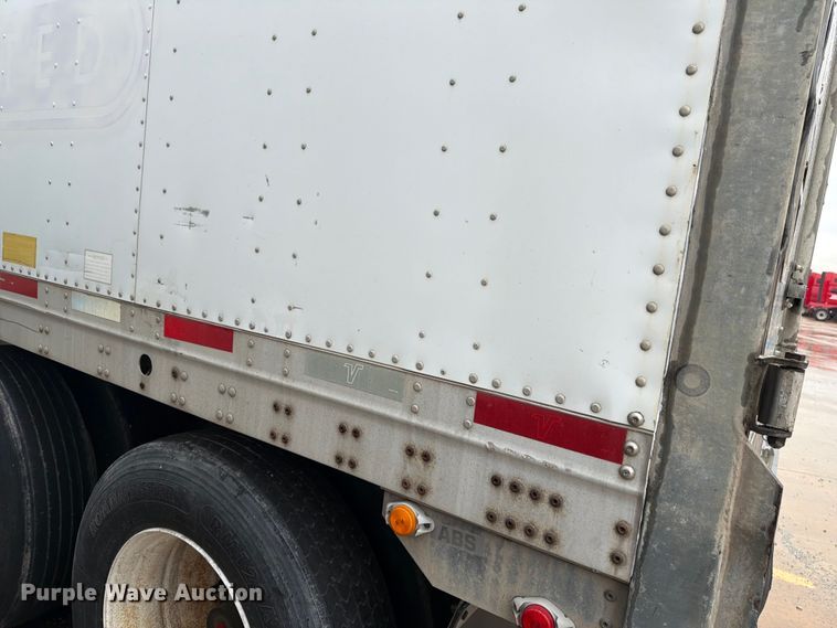 image for item EW2065 2010 Vanguard National Trailer Corp. Maxcube dry van trailer