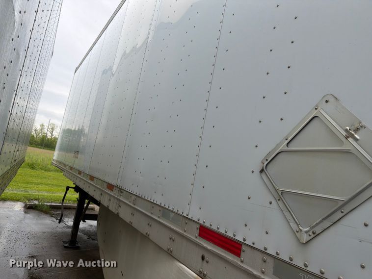 image for item EW2065 2010 Vanguard National Trailer Corp. Maxcube dry van trailer
