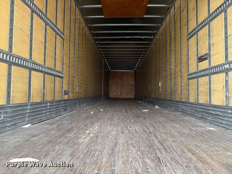 image for item EW2065 2010 Vanguard National Trailer Corp. Maxcube dry van trailer