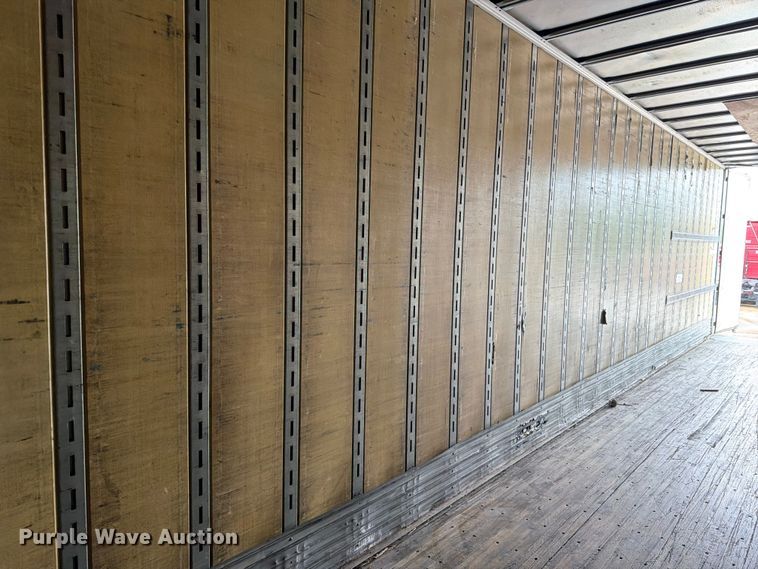 image for item EW2065 2010 Vanguard National Trailer Corp. Maxcube dry van trailer
