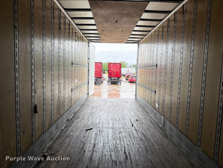 image for item EW2065 2010 Vanguard National Trailer Corp. Maxcube dry van trailer