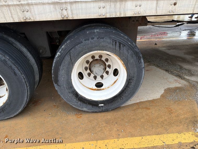 image for item EW2065 2010 Vanguard National Trailer Corp. Maxcube dry van trailer