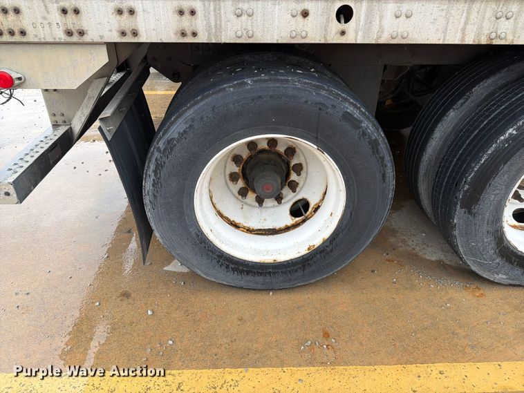 image for item EW2065 2010 Vanguard National Trailer Corp. Maxcube dry van trailer