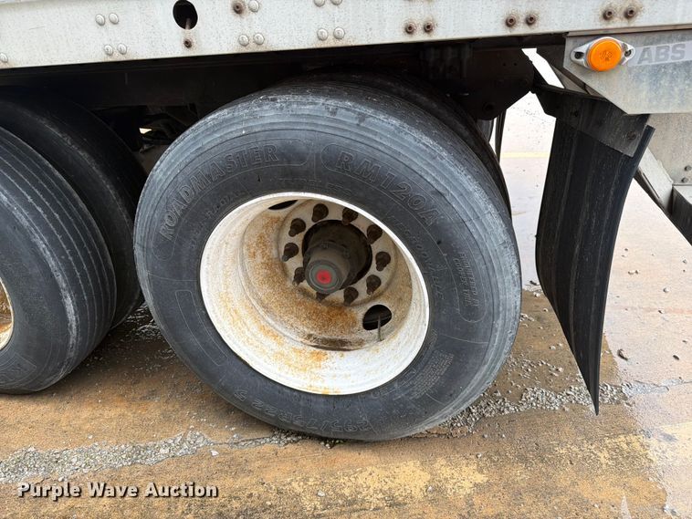 image for item EW2065 2010 Vanguard National Trailer Corp. Maxcube dry van trailer