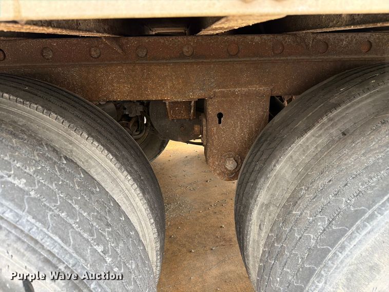 image for item EW2066 2006 Vanguard National Trailer Corp. dry van trailer