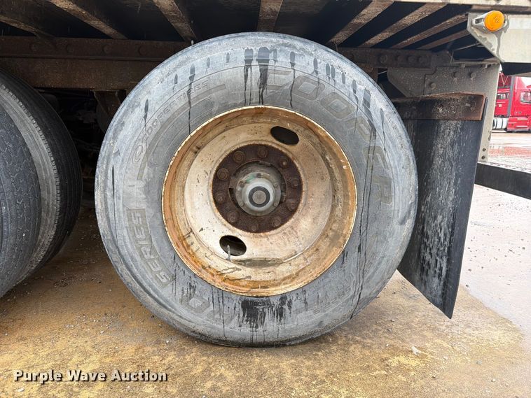 image for item EW2066 2006 Vanguard National Trailer Corp. dry van trailer