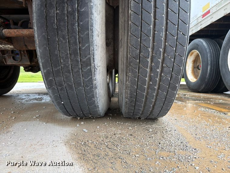 image for item EW2066 2006 Vanguard National Trailer Corp. dry van trailer