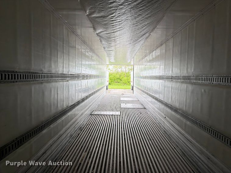 image for item EW2073 2011 CIMC 531SRB05 refrigerated van trailer