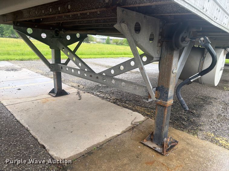 image for item EW2074 2011 CIMC 531SRB05 refrigerated van trailer