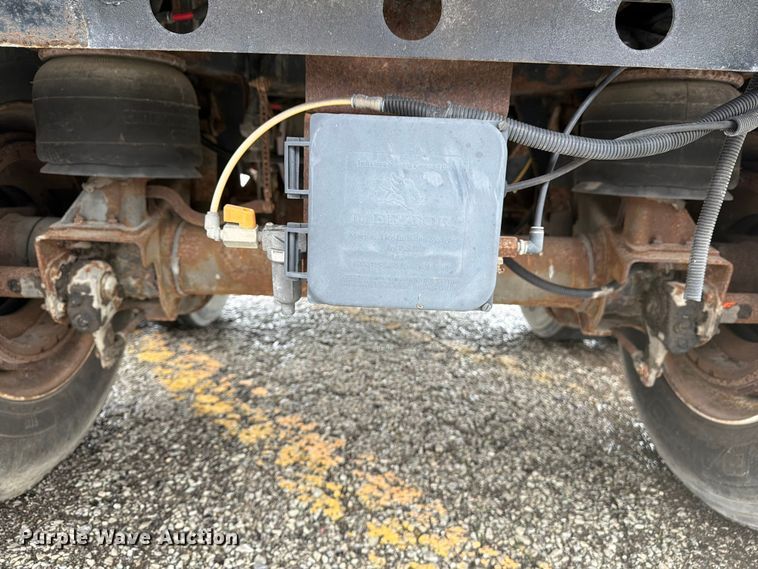 image for item EW2075 2011 CIMC 531SRB05 refrigerated van trailer