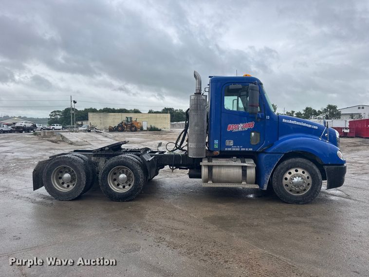 image for item EW4761 2009 Freightliner Columbia semi truck