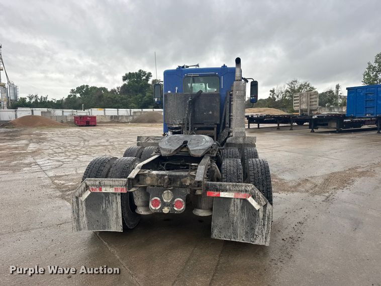 image for item EW4761 2009 Freightliner Columbia semi truck
