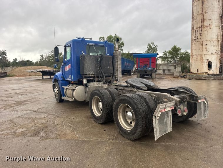 image for item EW4761 2009 Freightliner Columbia semi truck