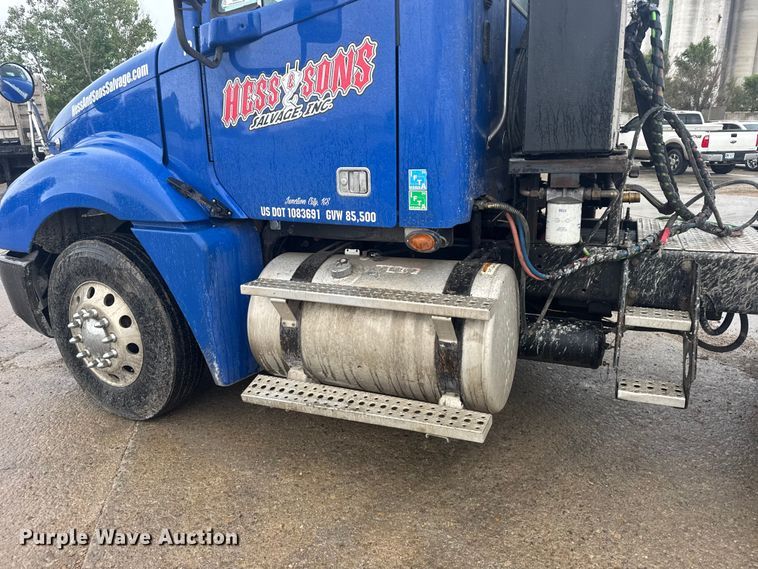 image for item EW4761 2009 Freightliner Columbia semi truck