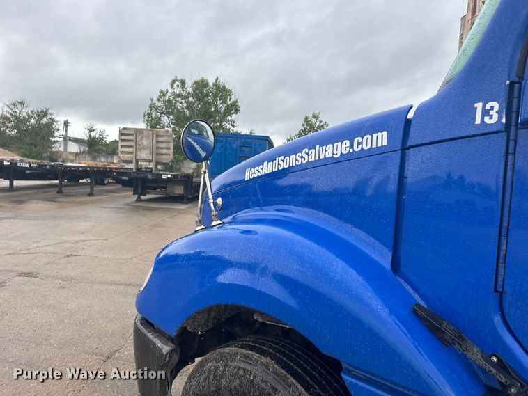 image for item EW4761 2009 Freightliner Columbia semi truck