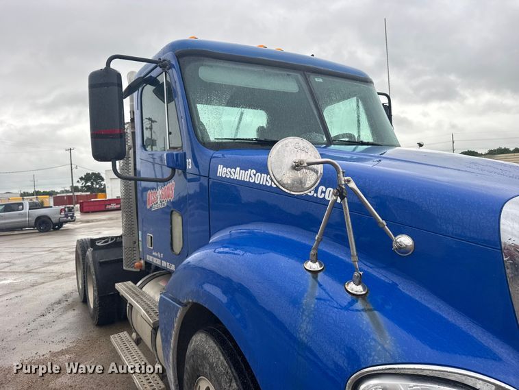 image for item EW4761 2009 Freightliner Columbia semi truck