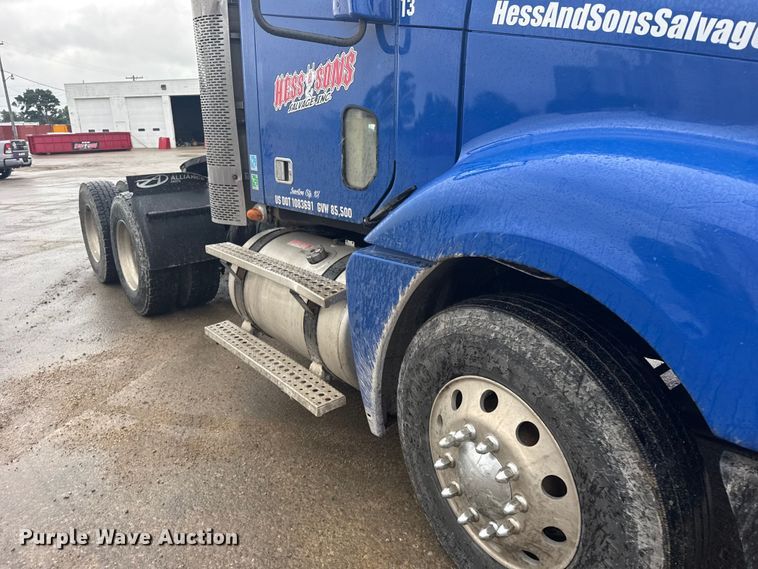 image for item EW4761 2009 Freightliner Columbia semi truck
