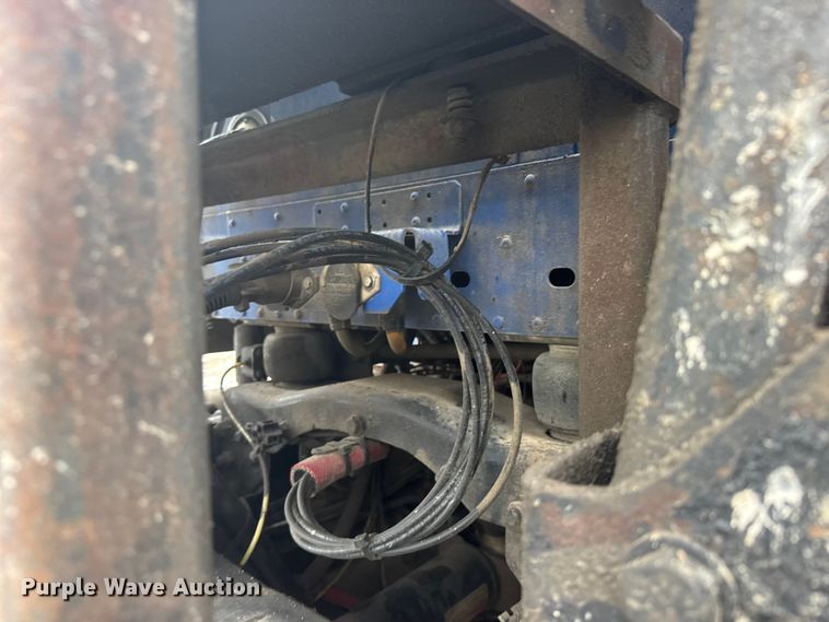image for item EW4761 2009 Freightliner Columbia semi truck