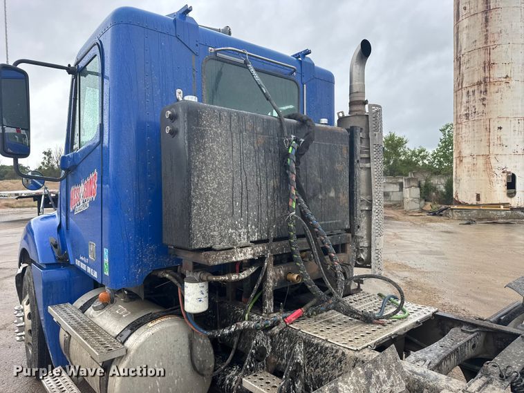 image for item EW4761 2009 Freightliner Columbia semi truck