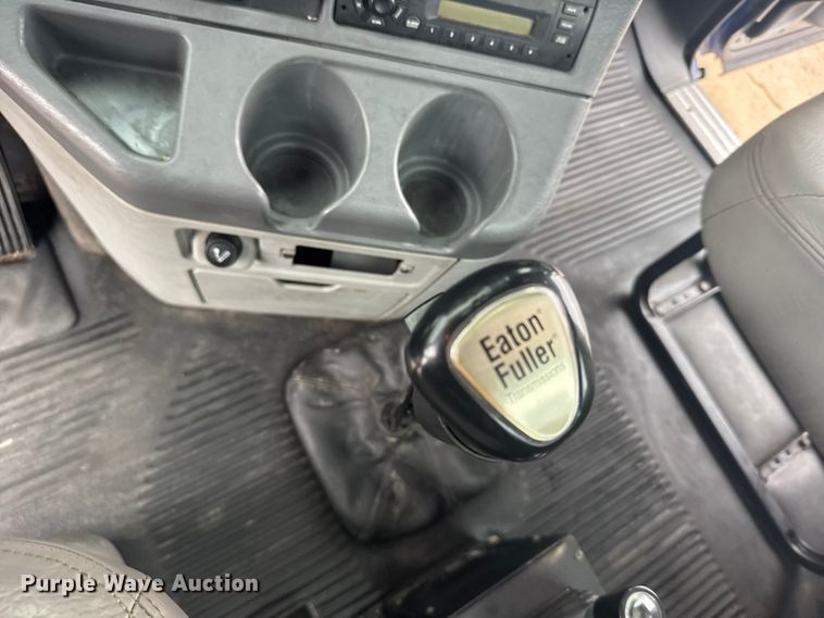 image for item EW4761 2009 Freightliner Columbia semi truck