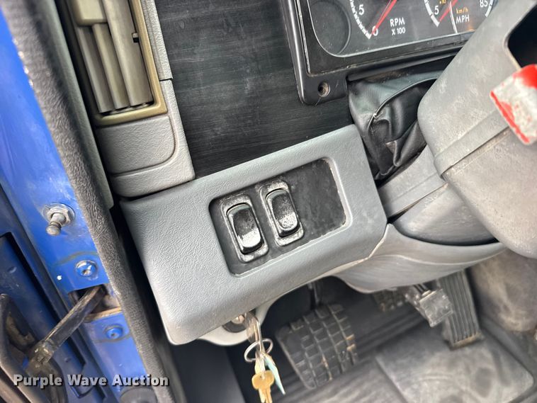 image for item EW4761 2009 Freightliner Columbia semi truck