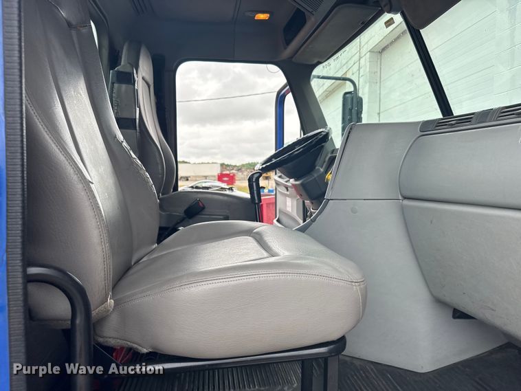 image for item EW4761 2009 Freightliner Columbia semi truck