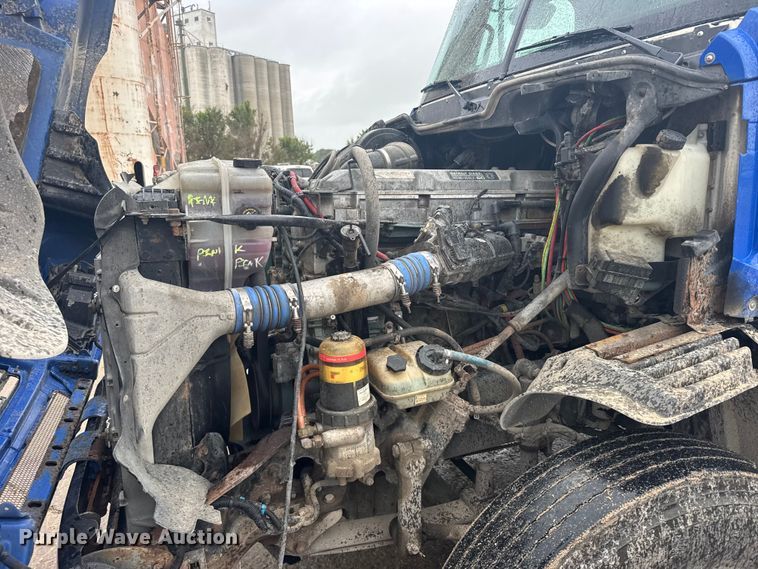 image for item EW4761 2009 Freightliner Columbia semi truck
