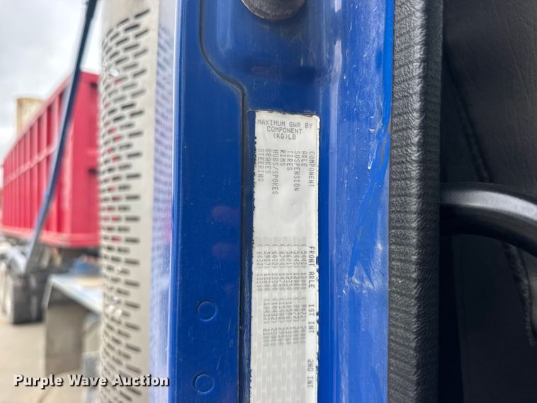 image for item EW4761 2009 Freightliner Columbia semi truck