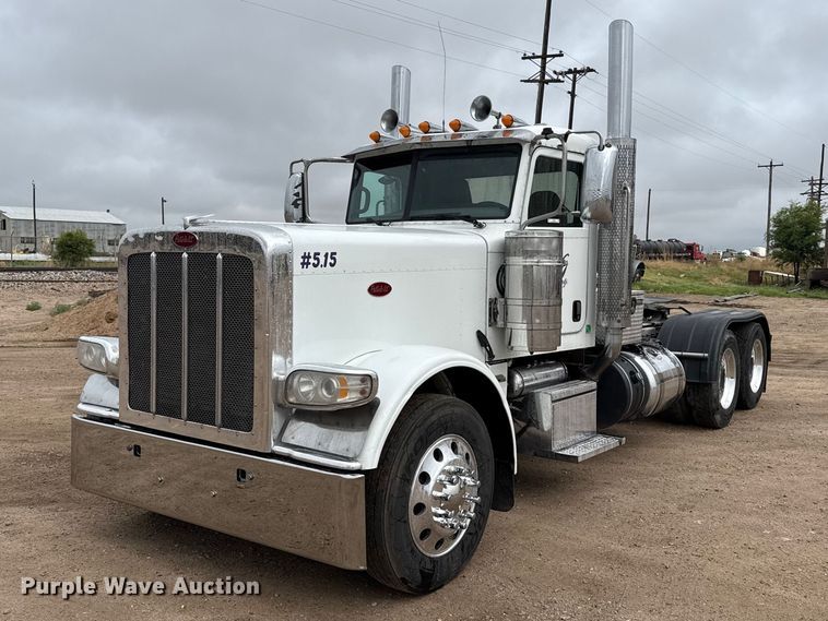 Photo of a 2016 Peterbilt 389