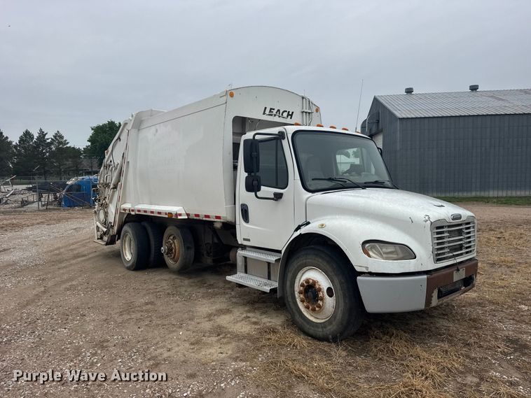 image for item FB7449 2005 Freightliner Business Class M2 refuse truck