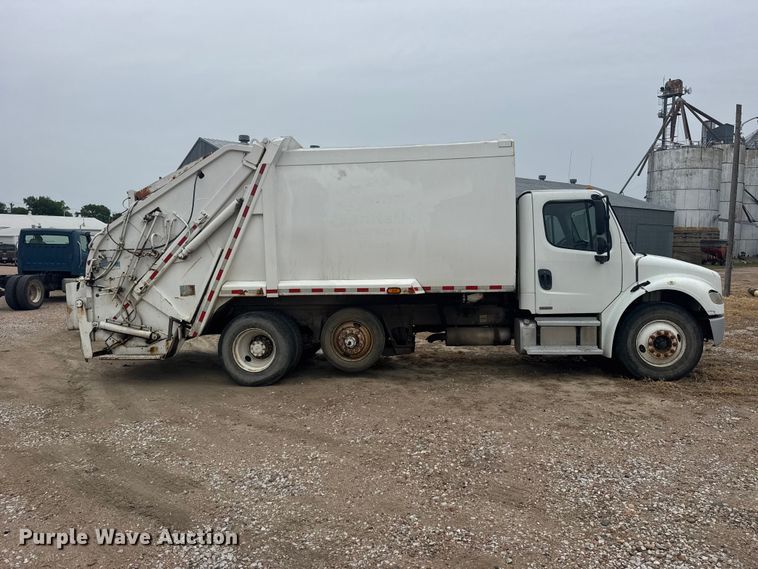 image for item FB7449 2005 Freightliner Business Class M2 refuse truck